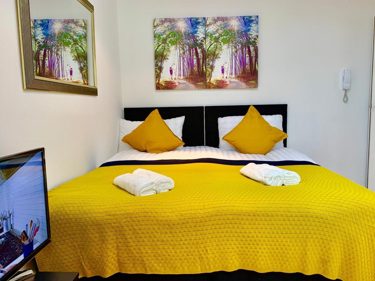 Apartments, Private Bathroom, Kitchenette, Parking, Np5 *