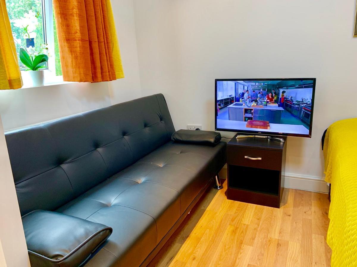 Apartments, Private Bathroom, Kitchenette, Parking, Np5 *